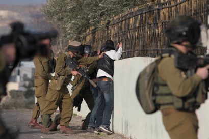 الاحتلال يعتقل 7 مواطنين من الضفة المحتلة