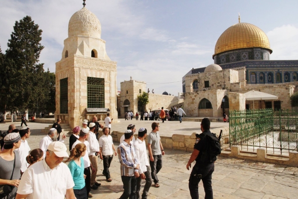 الشرطة الاسرائيلية تغلق باحات المسجد الاقصى
