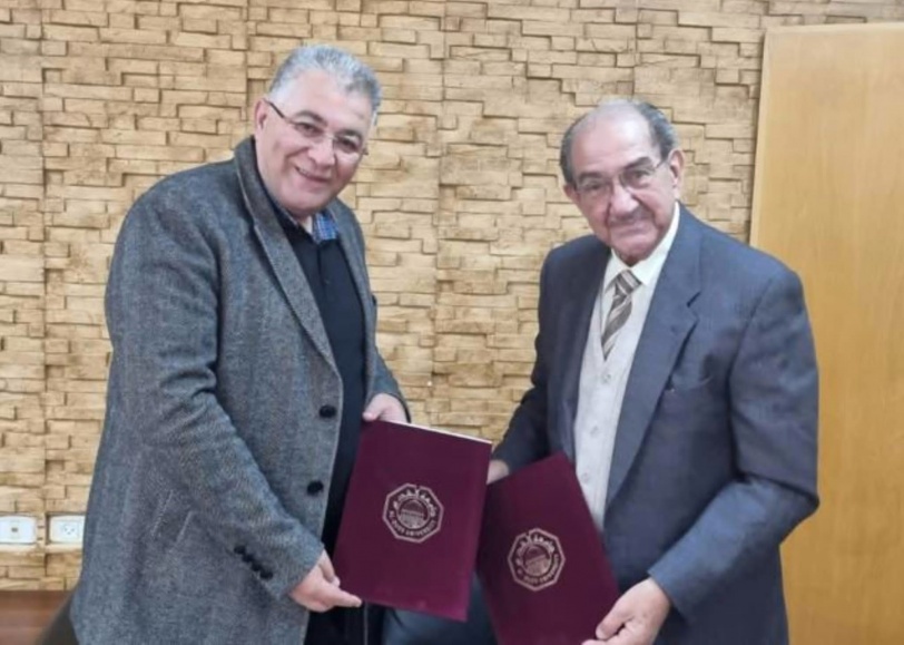 عماد أبو كشك وسمير عويضة يوقعان اتفاقية تمويل وإنشاء محطة طاقة شمسية في جامعة القدس