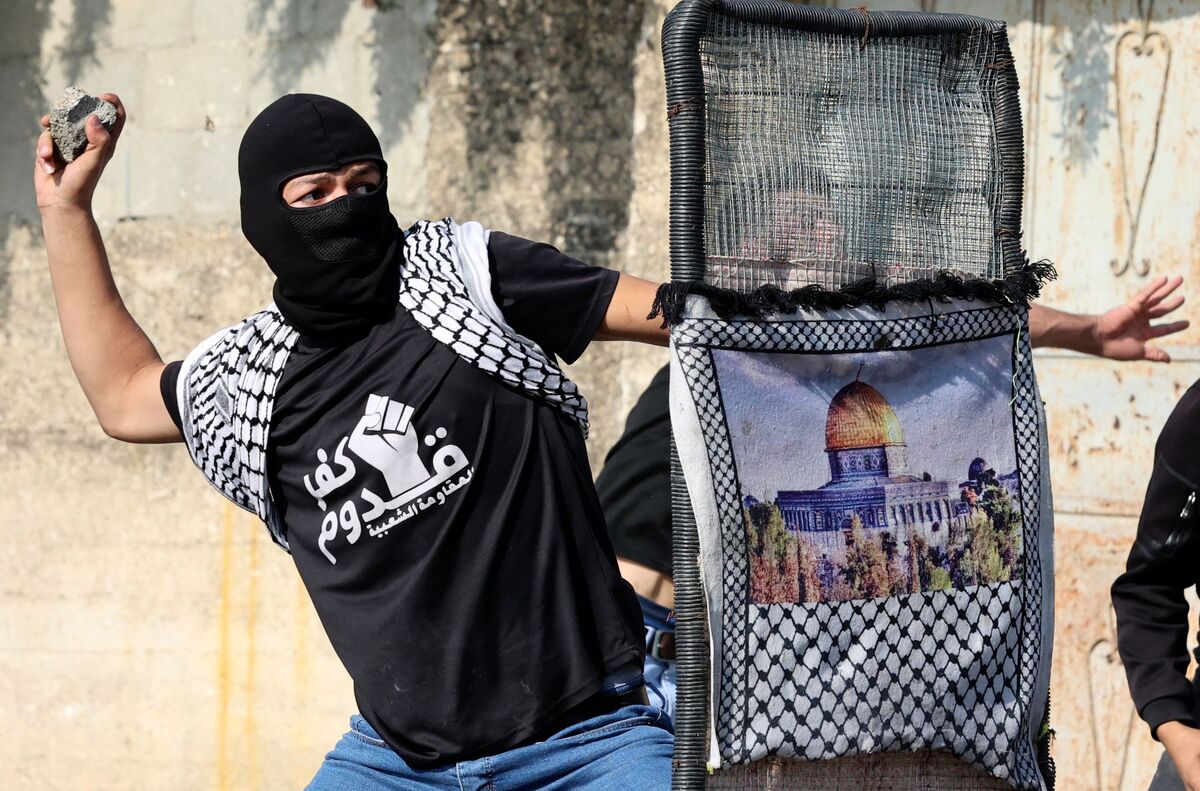 عشرات الإصابات جراء قمع الاحتلال المسيرات الأسبوعية بالضفة الغربية