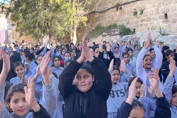 ارتياح من الأهالي بعودة أبنائهم إلى المدارس
