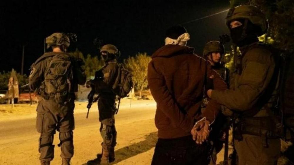 قوات الإحتلال تعتقل شابين من المسجد الأقصى وتعتدي عليهما