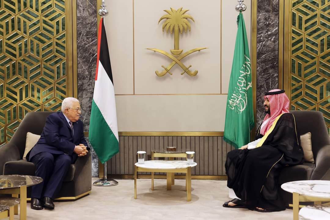 الرئيس محمود عباس يجتمع مع ولي العهد السعودي في جدة