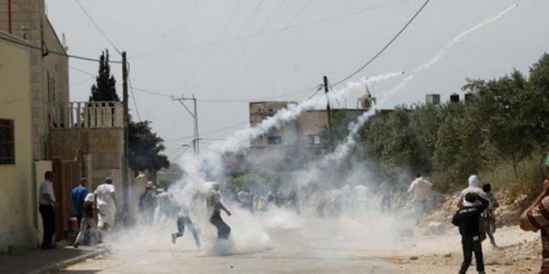 اريحا : إصابات بالاختناق عقب اقتحام مخيم عقبة جبر