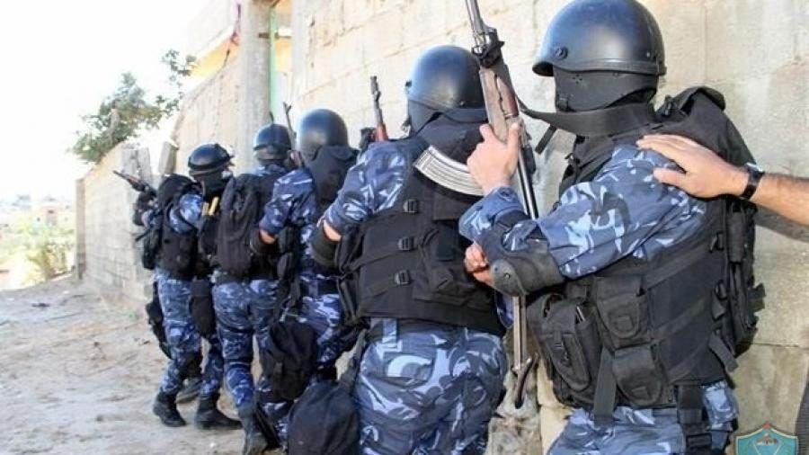 الشرطة تقبض على مشتبه فيه بالسطو المسلح على "مول" تجاري في أريحا