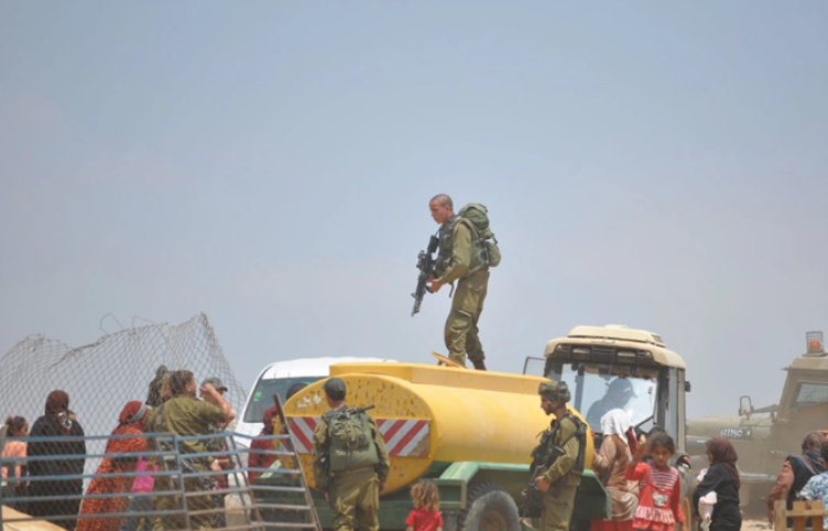 الاحتلال يستولي على "صهريج مياه" في الأغوار