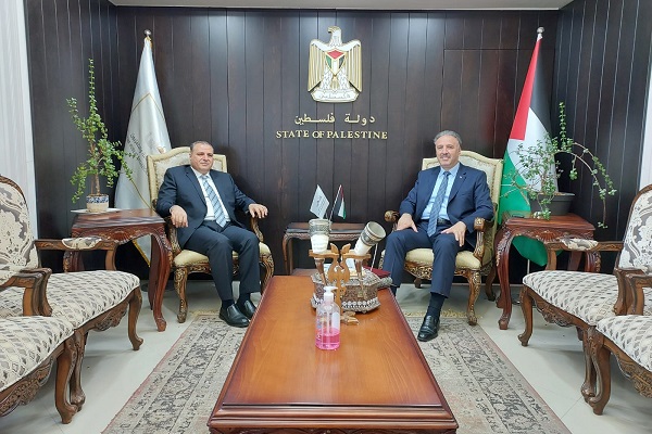 الوزير احمد عساف يطلع السفير الأردني على المستجدات في فلسطين
