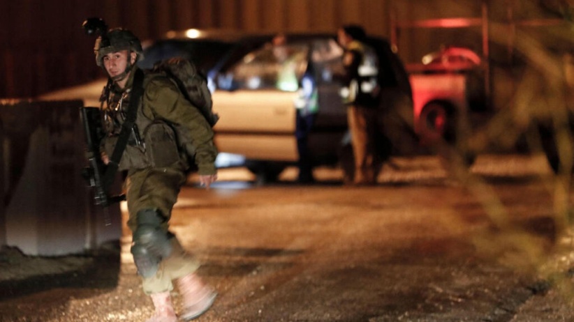 الخليل :  إطلاق نار يستهدف مركبة عسكرية للاحتلال قرب مستوطنة كريات أربع
