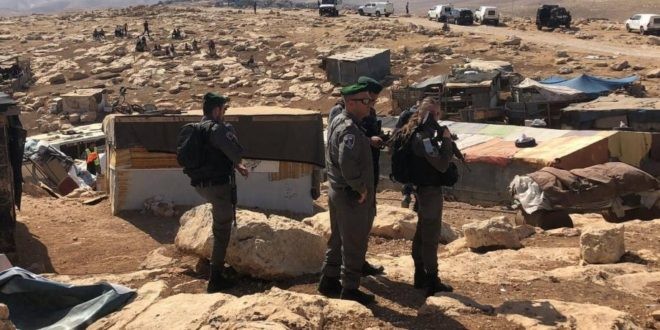 الأغوار: قوات الاحتلال تقتحم خربة الحديدية وتداهم خيام المواطنين