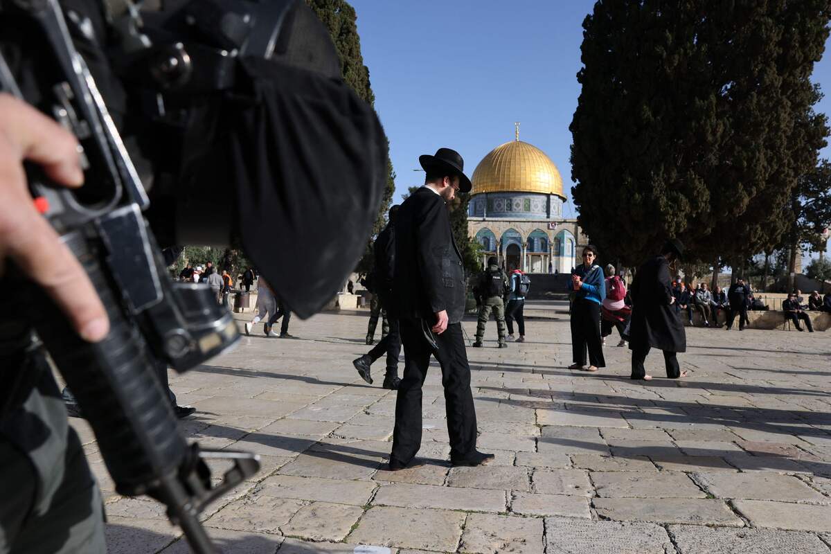 القدس : اقتحامات واسعة للمسجد الأقصى قبل ساعات من "مسيرة الأعلام"