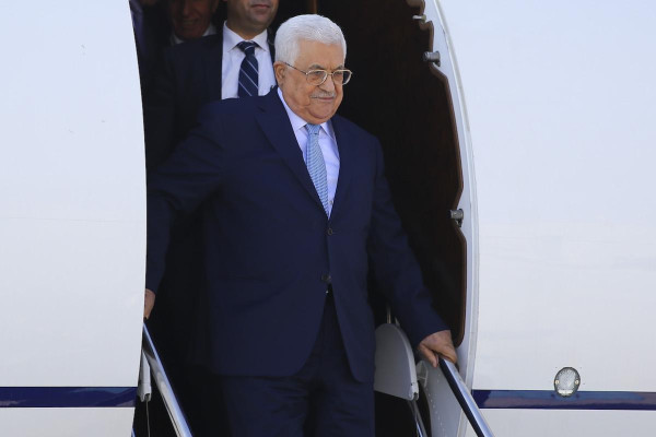 الرئيس عباس يصل الصين 