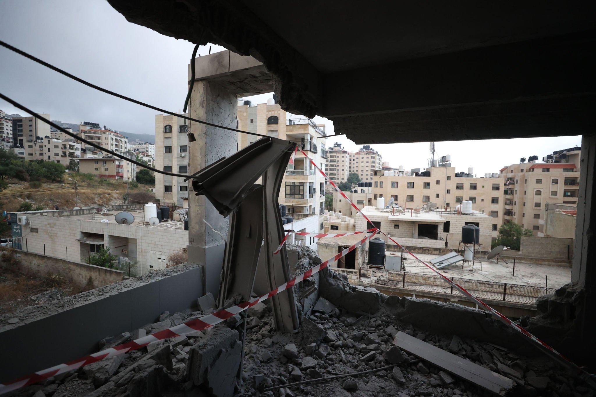 شهيد وإصابات خلال تفجير الاحتلال لمنزل الأسير اسامة الطويل في نابلس