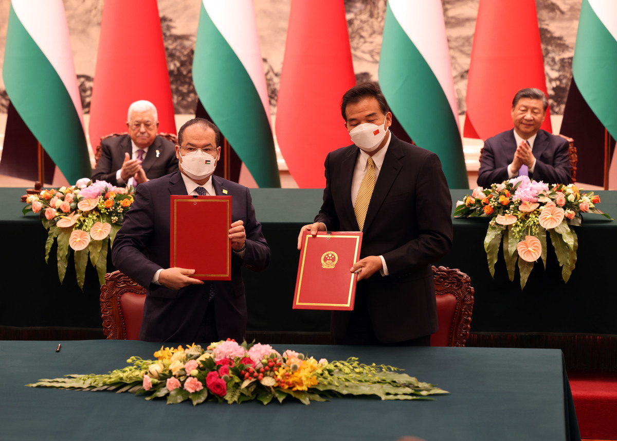 بحضور الرئيسين عباس وجين بينغ ، توقيع اتفاقيات تعاون بين فلسطين والصين