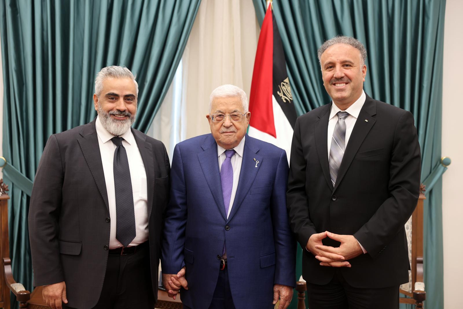 الرئيس محمود عباس يستقبل رئيس اتحاد رجال الأعمال الفلسطيني التركي مازن الحساسنة