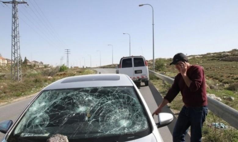 مستوطنون يهاجمون المركبات بالحجارة بين رام الله ونابلس