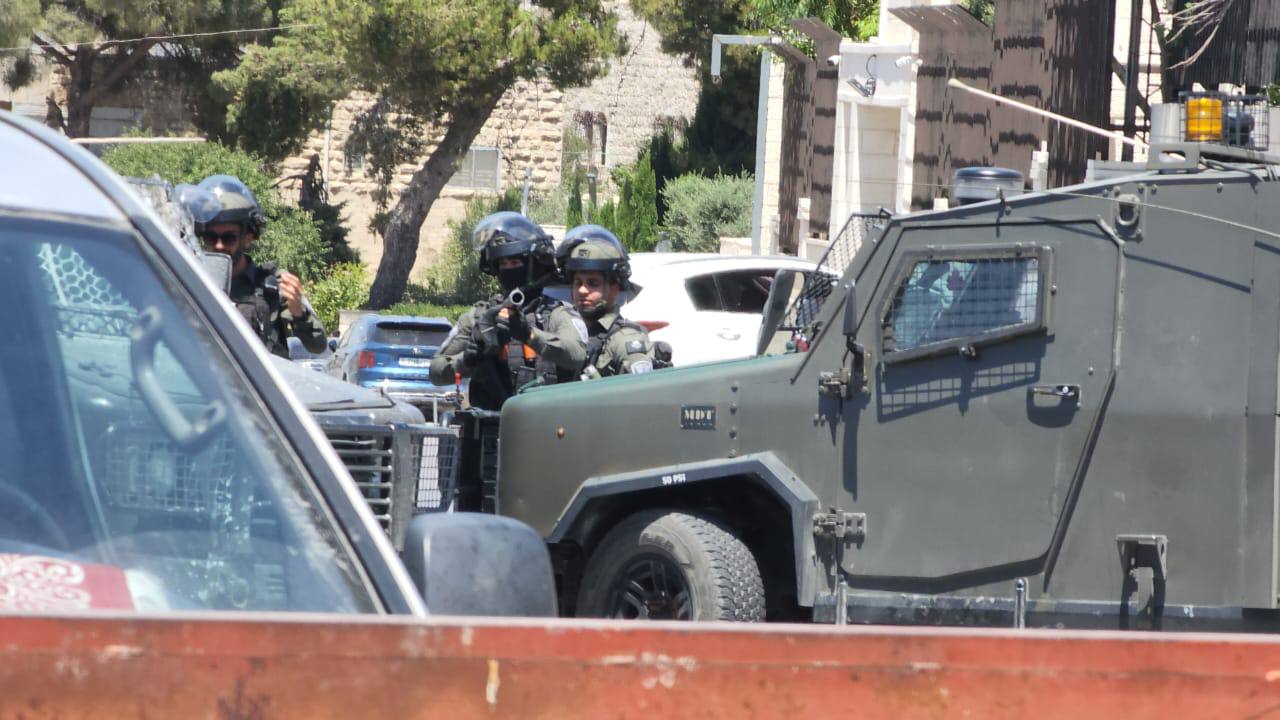 إصابة شابين بالرصاص المغلف بالمطاط والعشراق بالاختناق بمواجهات مع الاحتلال في بيت لحم
