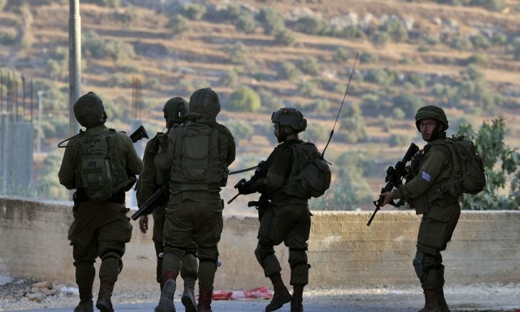 قوات الاحتلال تعتقل ستة مواطنين من الخليل