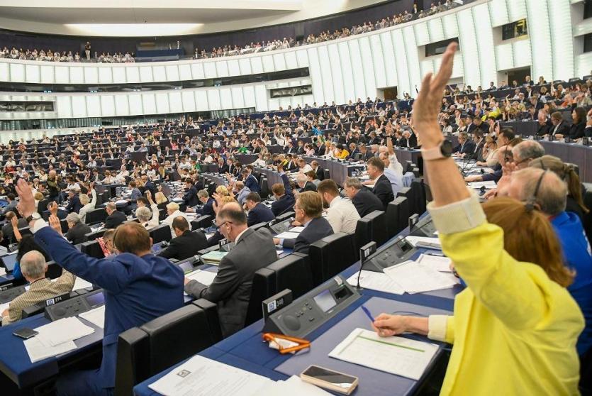 البرلمان الأوروبي يؤكد دعمه لحل الدولتين ويدعو للاعتراف بدولة فلسطين