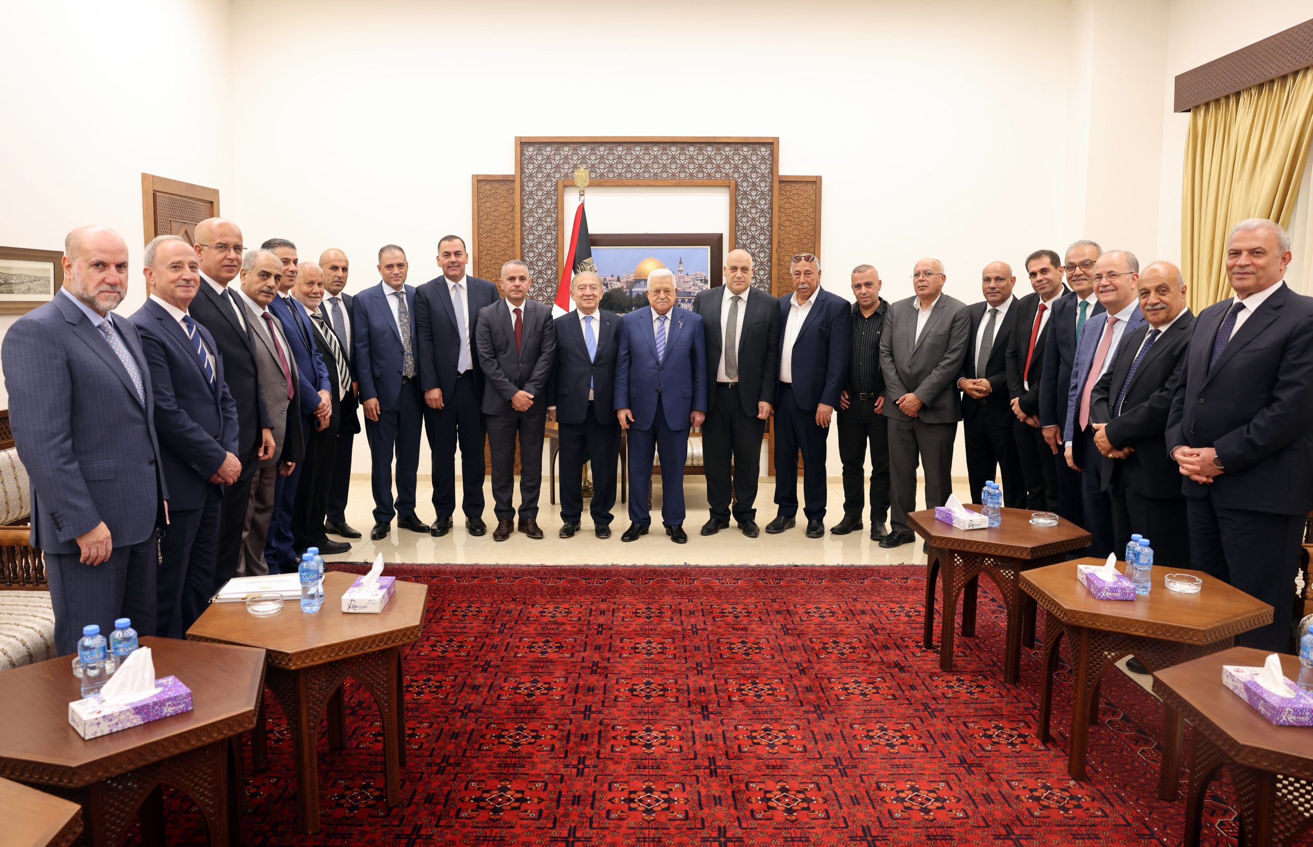الرئيس محمود عباس يستقبل رؤساء الغرف التجارية والصناعية والزراعية