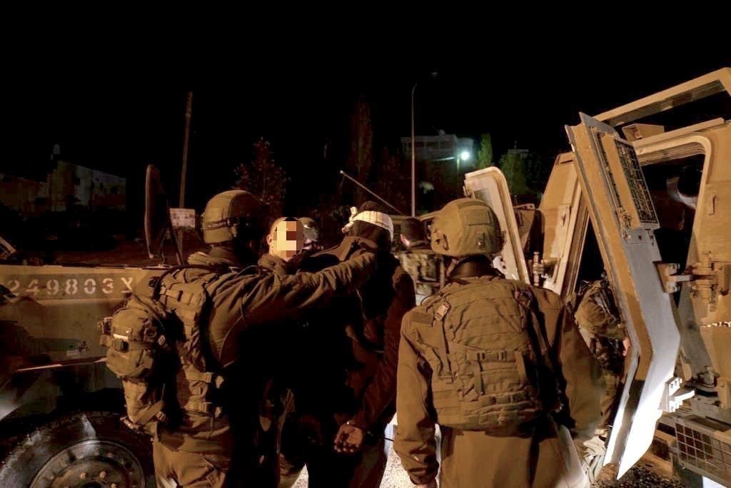 الاحتلال يعتقل شابين على حاجز عسكري جنوب شرق طولكرم