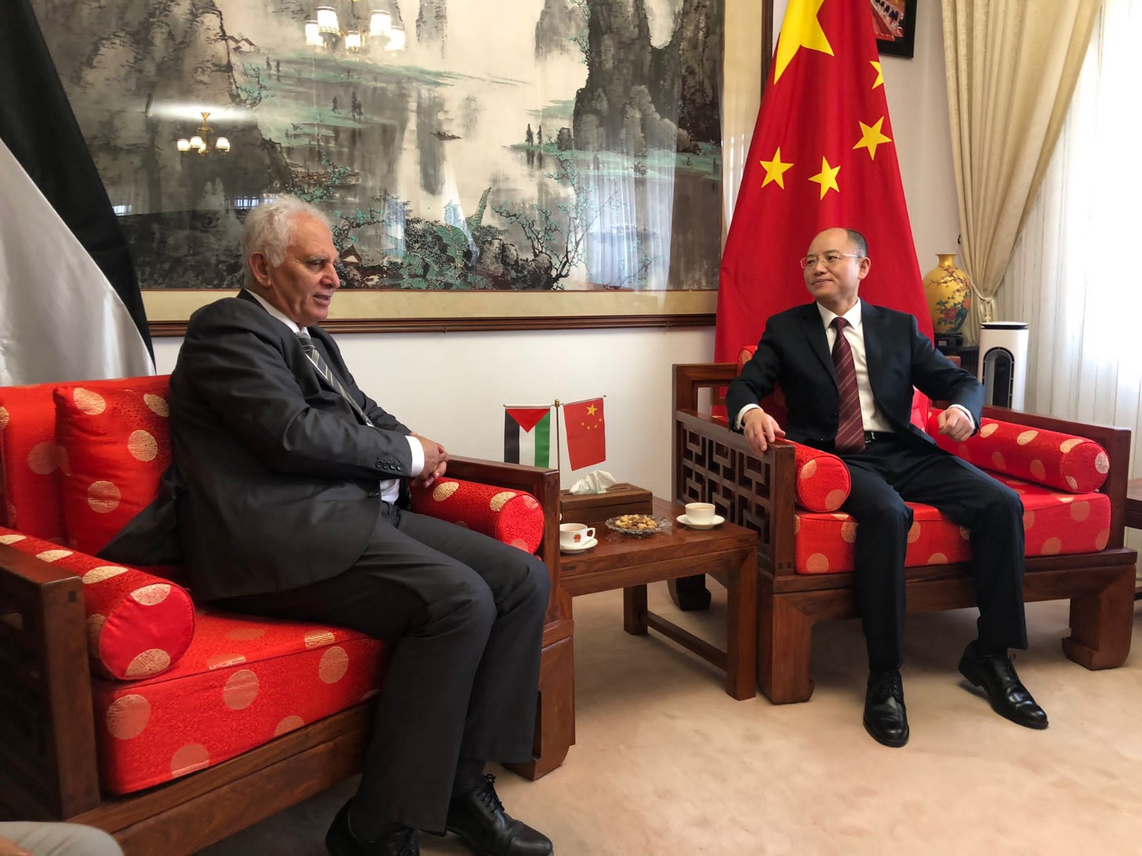 بسام الصالحي يلتقي السفير الصيني لدى دولة فلسطين في رام الله

