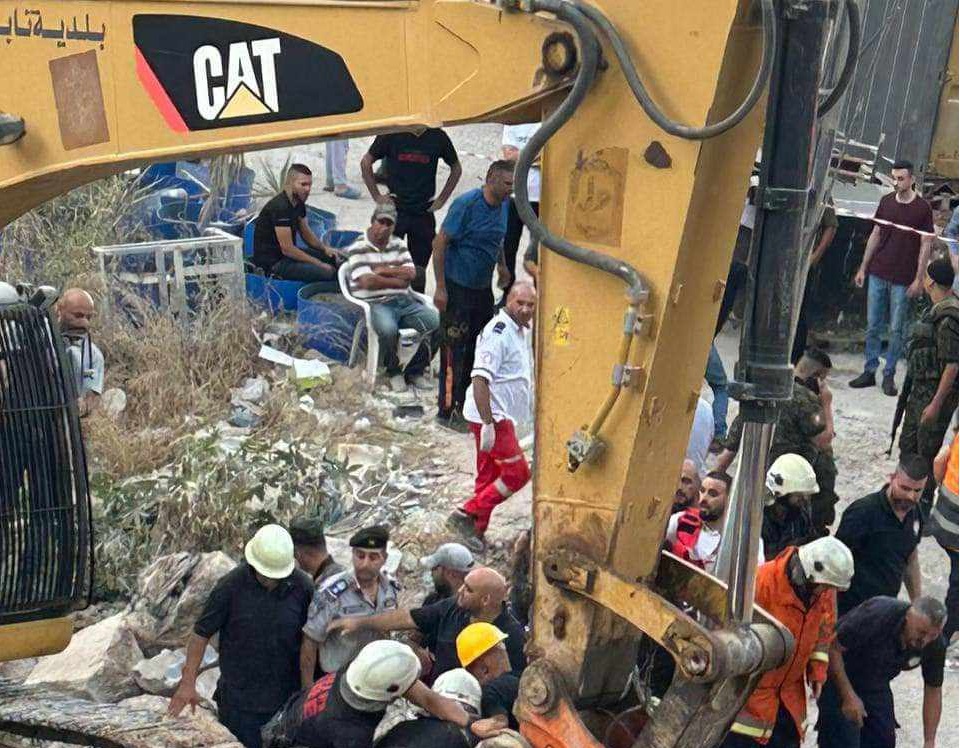وفاة اثنين من عمال بلدية نابلس جراء انهيار ترابي اثناء حفريات بالمدينة