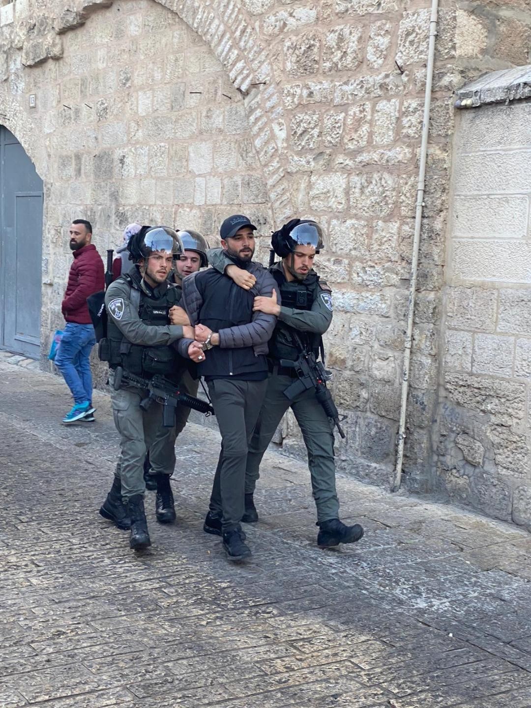 الاحتلال يعتقل مواطنين من القدس المحتلة
