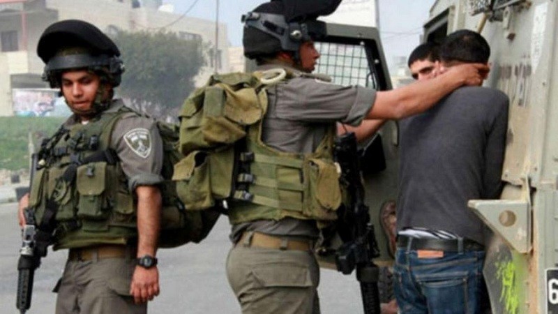 قوات الاحتلال يعتقل تعتقل خمسة شبان من رام الله القدس الخليل نابلس جنين اريحا طولكرم طوباس