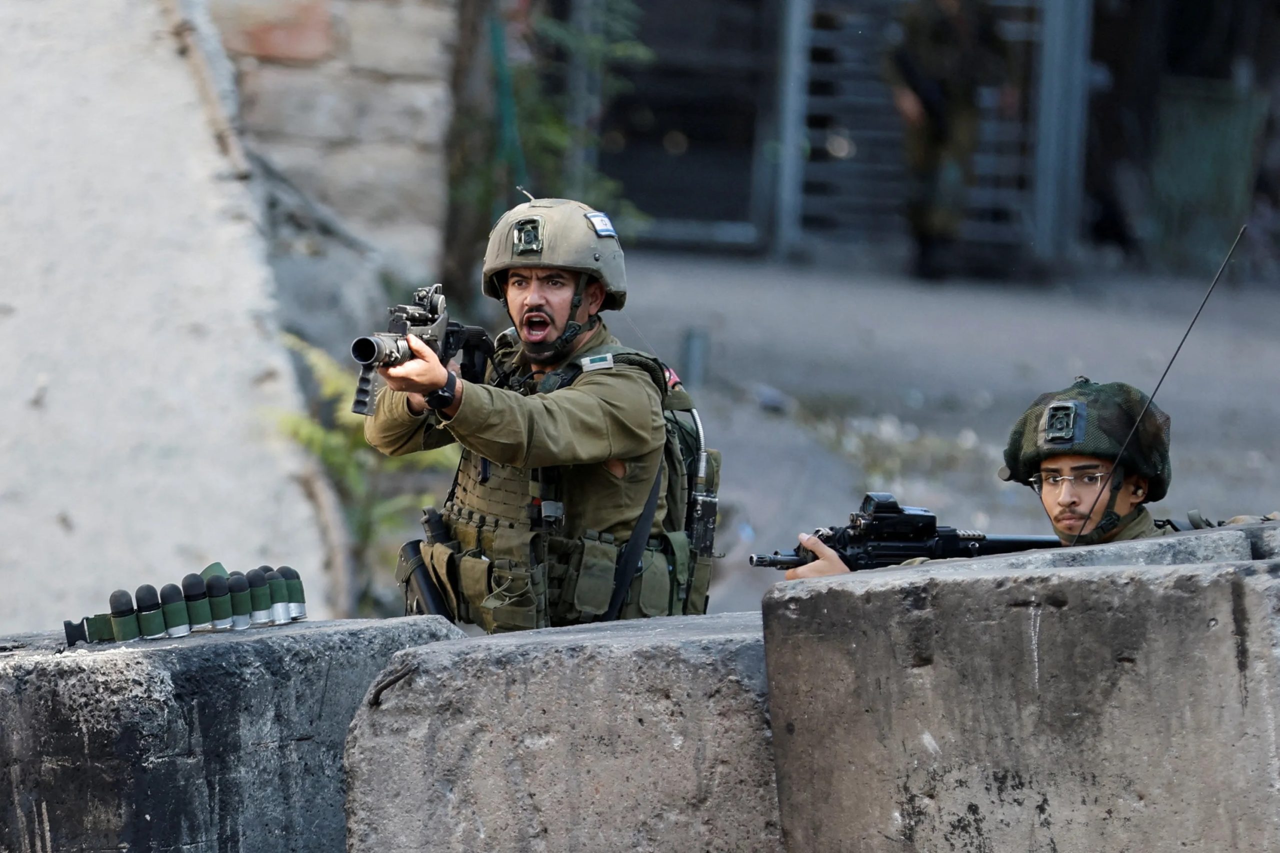 قوات الاحتلال الإسرائيلي تعتقل مواطناً من مدينة الخليل