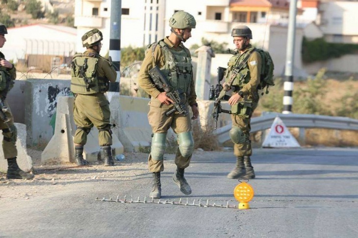 الخليل : الاحتلال ينصب حاجزا عسكريا في جبل الرحمة