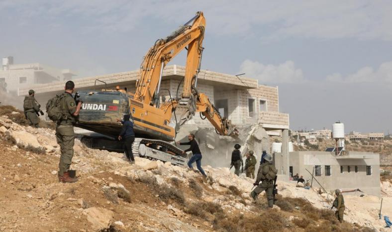 الاحتلال يهدم منزلا قيد الإنشاء شمال أريحا
