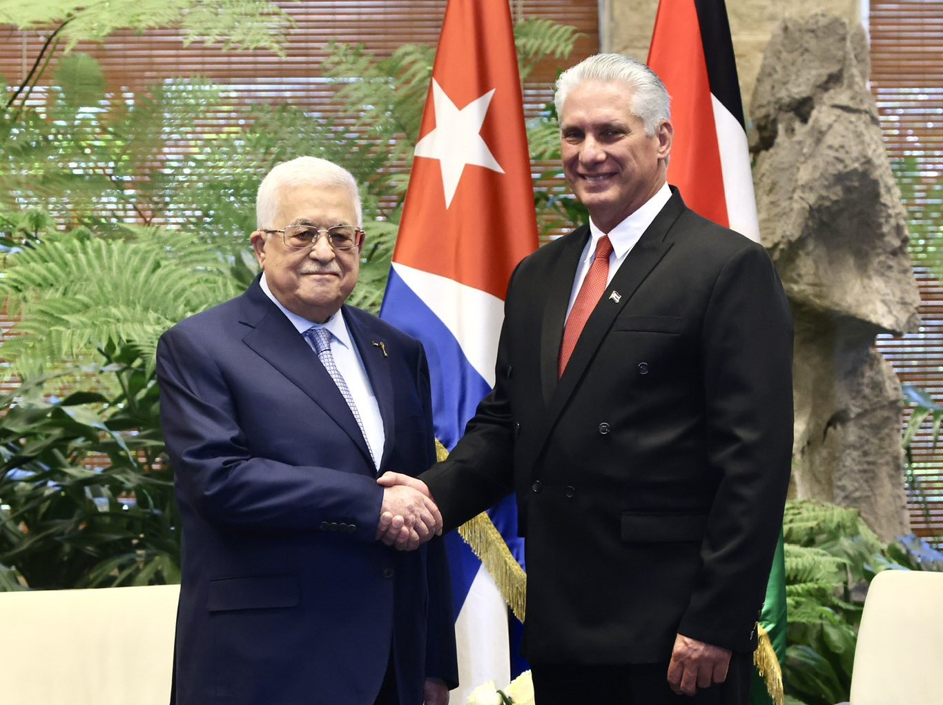 الرئيس محمود عباس يجتمع مع نظيره الكوبي