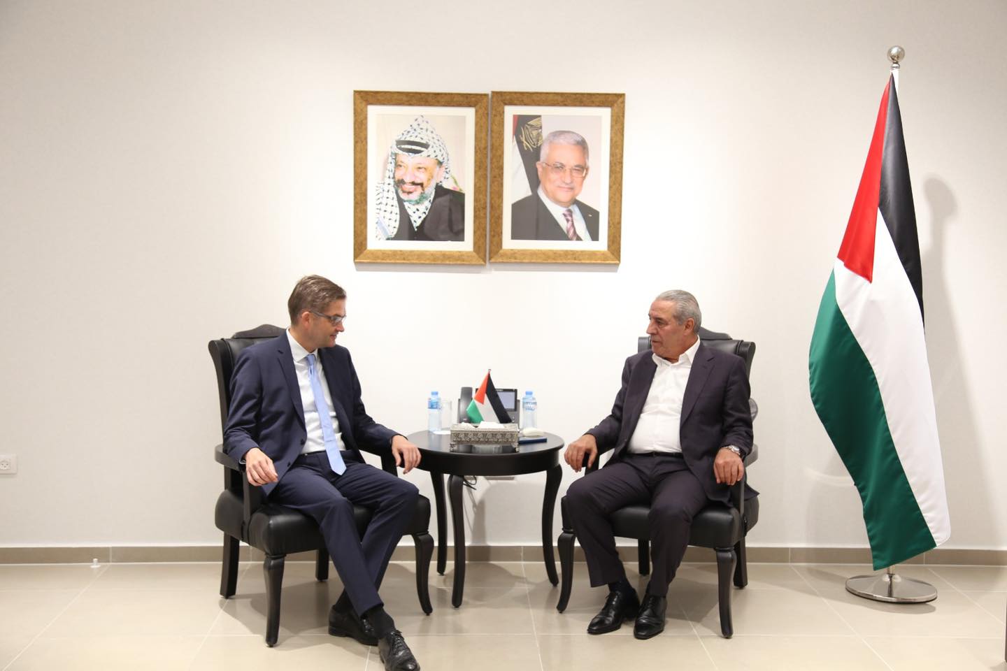 حسين الشيخ يلتقي ممثل المانيا لدى فلسطين أوليفر أوفتشا