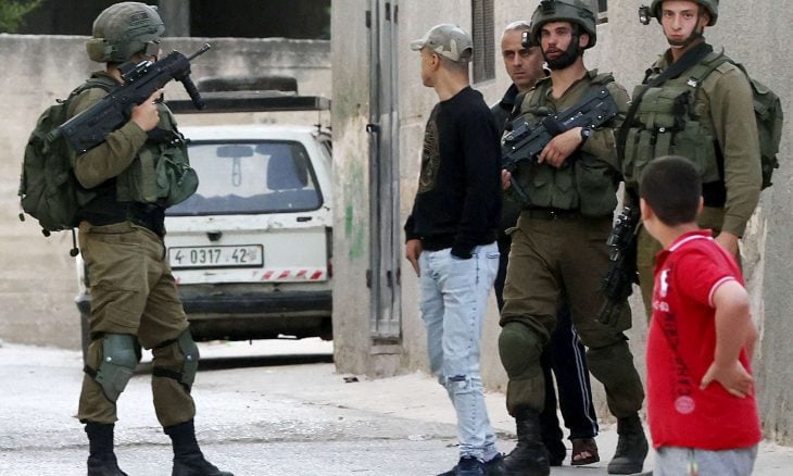 قوات الاحتلال تعتقل طفلين من العيسوية بالقدس المحتلة