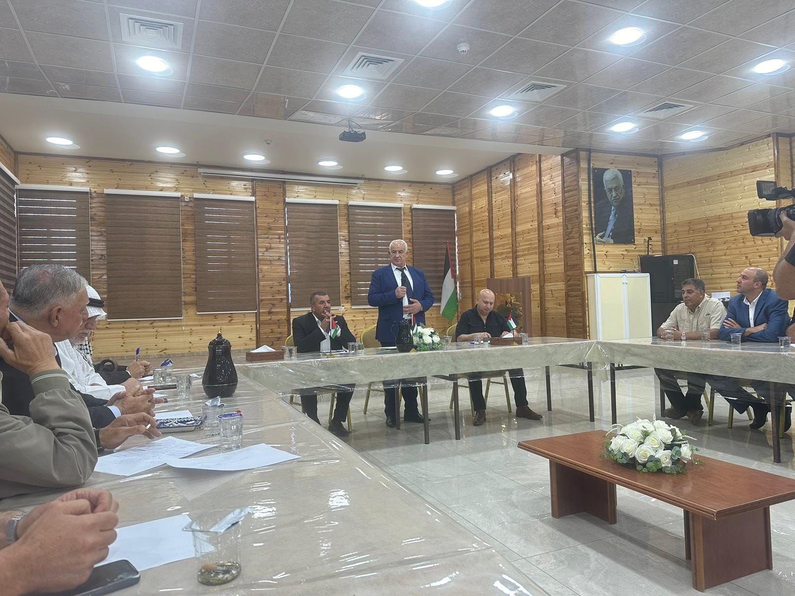 وزير الداخلية اللواء زياد هب الريح يعقد اجتماعات أمنية وعشائرية في محافظة الخليل
