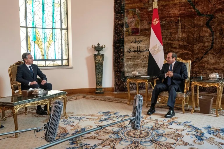 مصر تؤكد رفض سياسة التهجير ومحاولات تصفية القضية الفلسطينية وتدعو لاستضافة قمة إقليمية