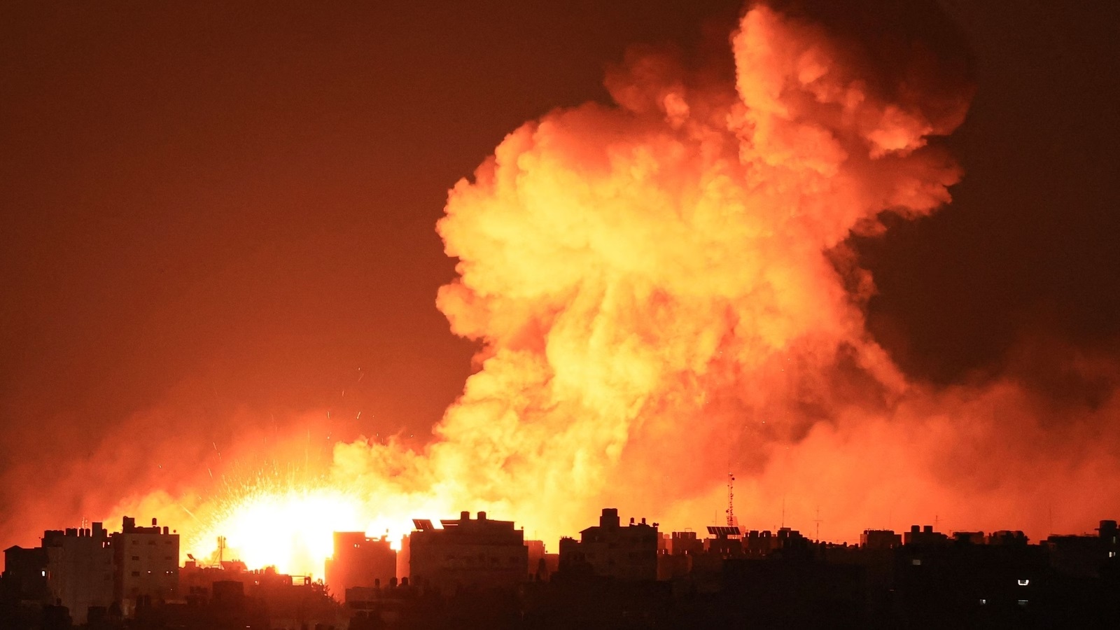 شهداء في قصف إسرائيلي وسط قطاع غزة
