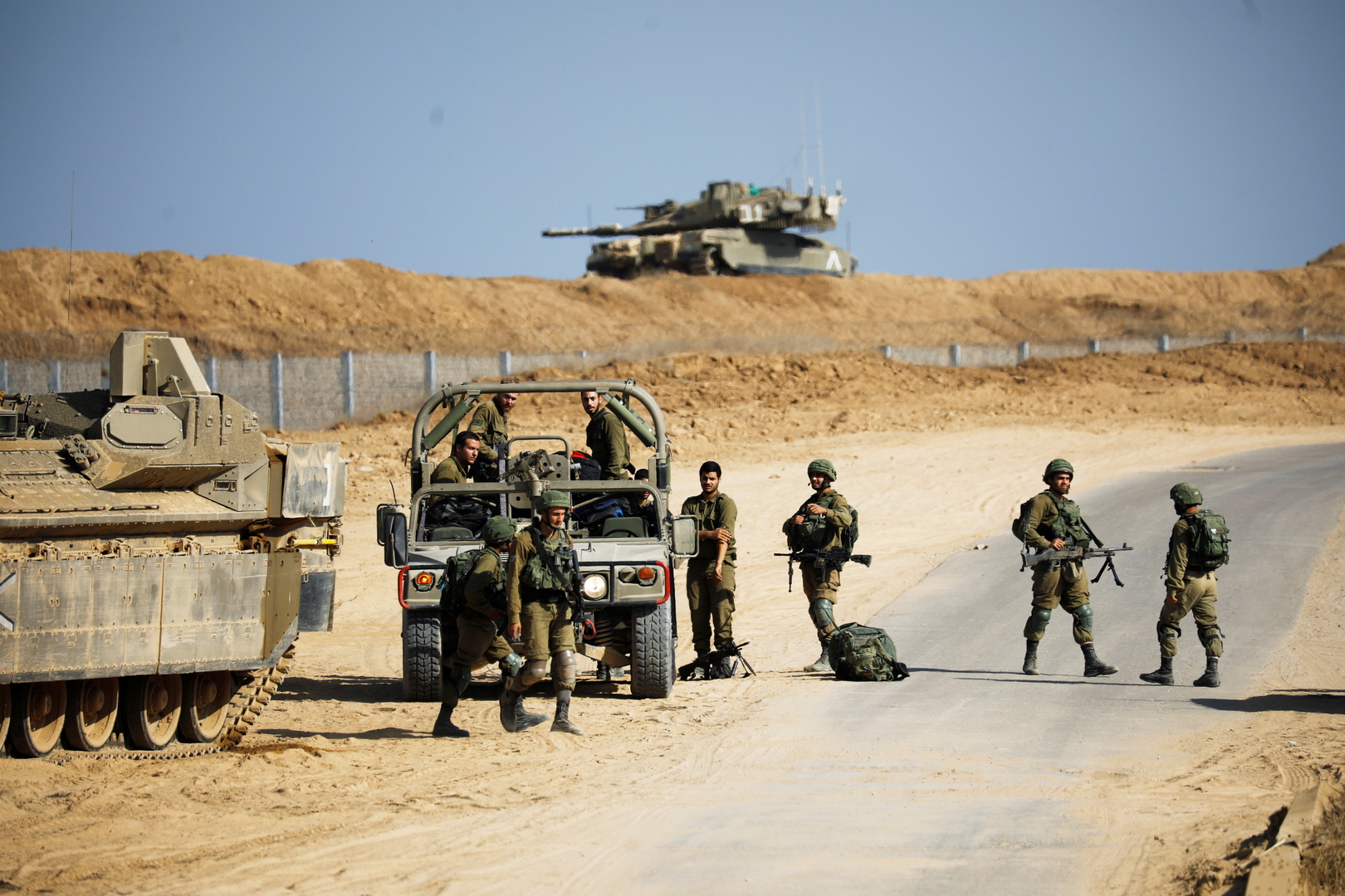 الجيش الإسرائيلي يؤكد وجود ما لا يقل عن 120 أسيرا في غزة