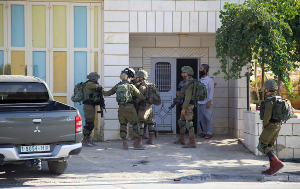 الاحتلال يعتقل خمسة مواطنين من أبو ديس شرق القدس