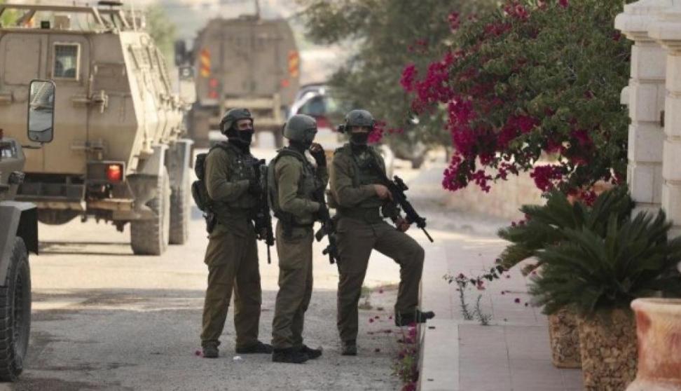 الاحتلال يعتقل خمسة مواطنين من مدينة الخليل