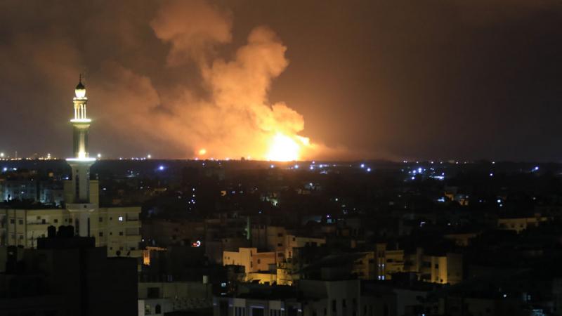 14 شهيدا في غارة إسرائيلية على منزل بمخيم النصيرات النصيرات وسط قطاع غزة