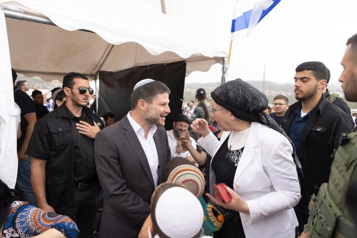 سموتريتش يستبعد مختصين من مناقشات البناء الاستيطاني