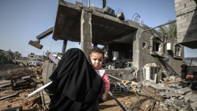 عشرات الشهداء والجرحى في قصف الاحتلال أحياء بمدينة غزة
