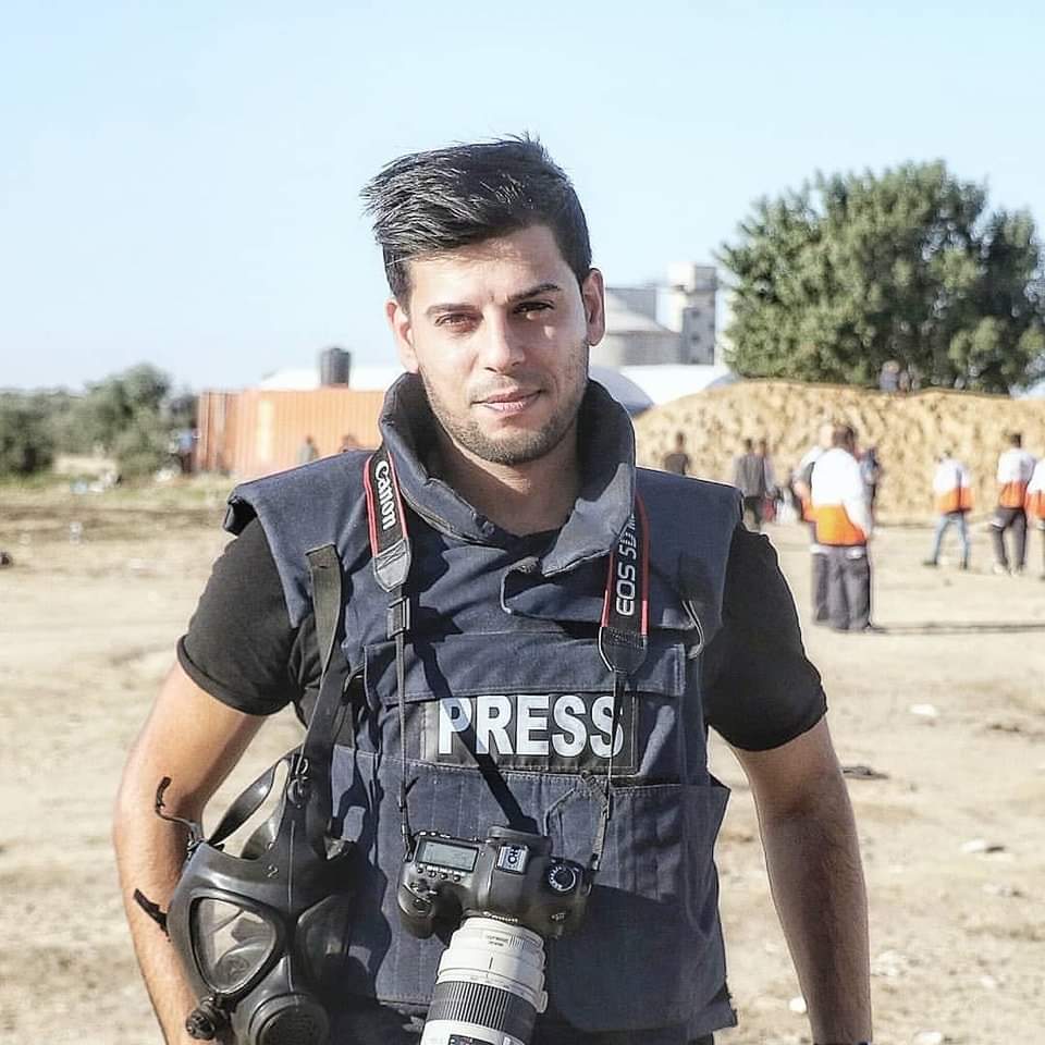 استشهاد الصحفي ساري منصور بقصف الاحتلال على غزة