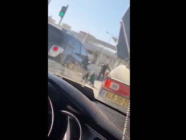 الاحتلال يطلق النار على فتاة قرب حاجز قلنديا 
