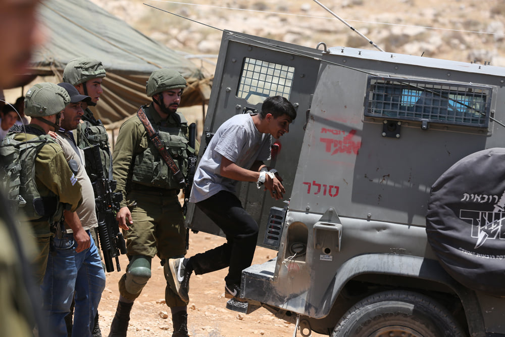 الاحتلال يعتقل 24 مواطنا من محافظة الخليل