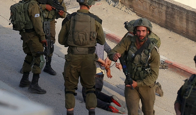 قوات الاحتلال تعتقل أكثر من خمسون مواطن من الضفة الغربية