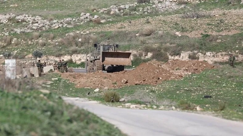 الاحتلال يغلق طريقاً فرعياً في حوسان غرب بيت لحم