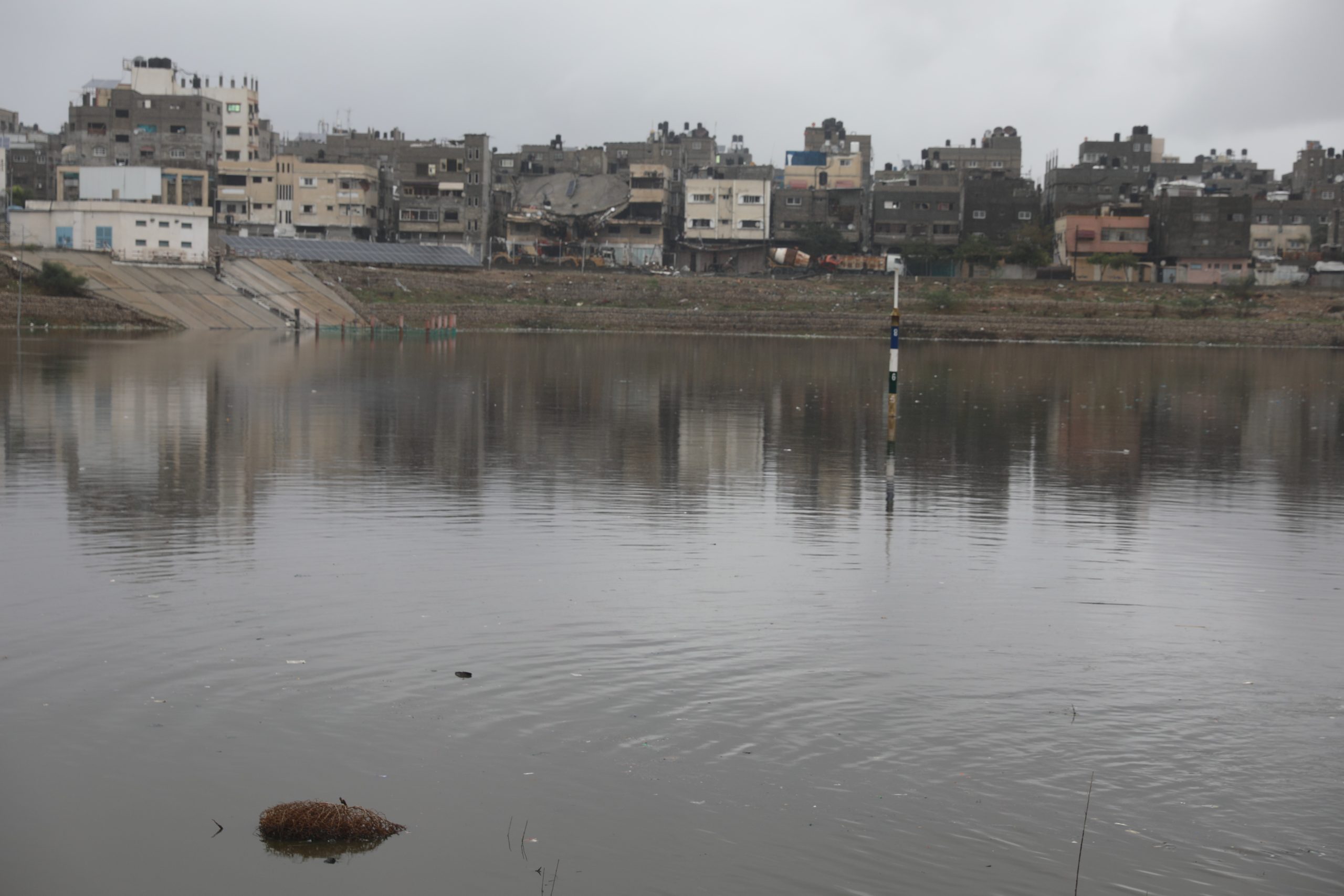 بلدية غزة تحذر من خطورة أوضاع "بركة الشيخ رضوان"