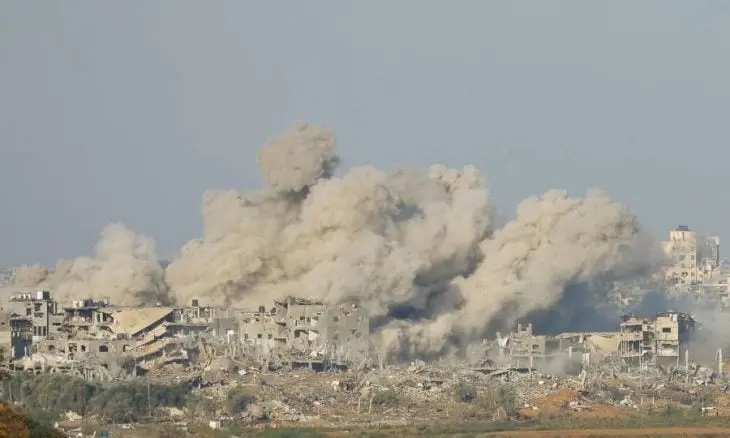 طيران الاحتلال يقصف مدرسة شمال غزة وسقوط شهداء